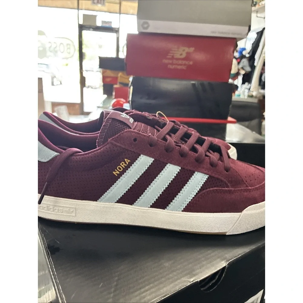 adidas Originals NORA Mens Shoes HQ4698 Maroon Clear Sky White 10.5